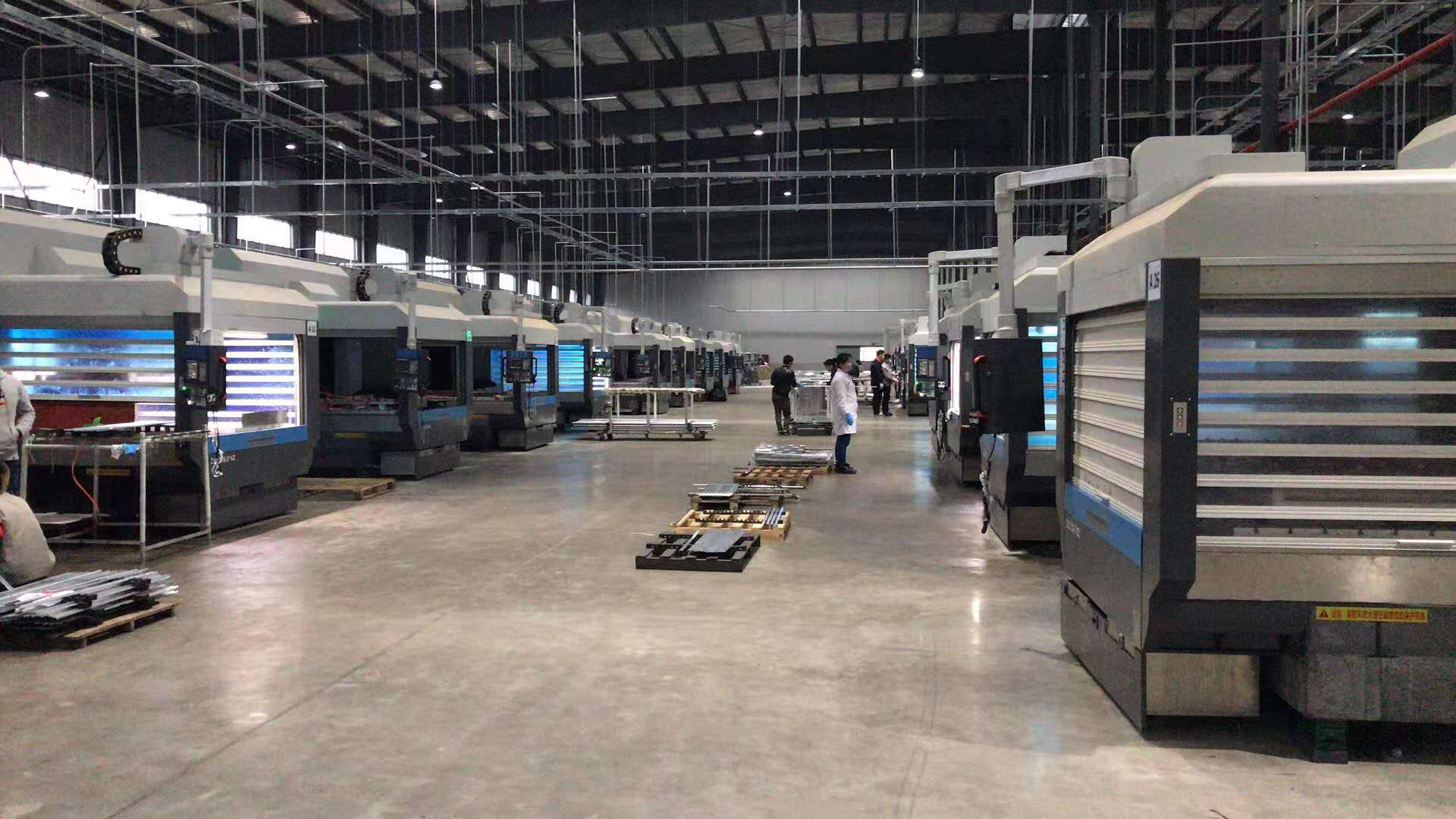 深圳精雕/大型非標精雕機出貨50臺，售后人員已調(diào)試到位，客戶已經(jīng)順利生產(chǎn)了。